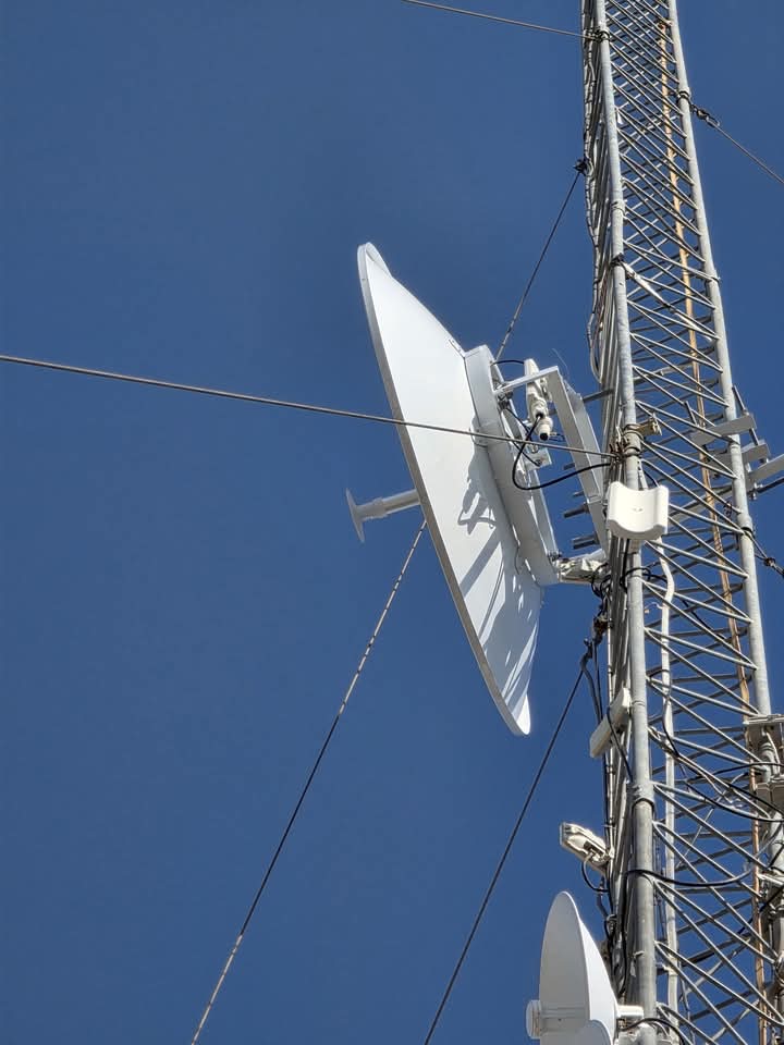 Antenne micro-ondes longue portée - liaison radio CONNECTIFY Cameroun